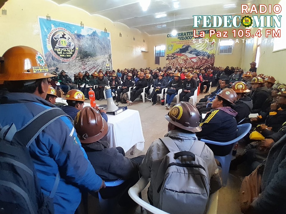 Se posesiono al directorio de la Central de Cooperativas Mineras «Viloco» R.L.